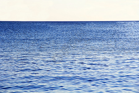 海水清凉天空洁海景平静休息干净的海洋背景图片