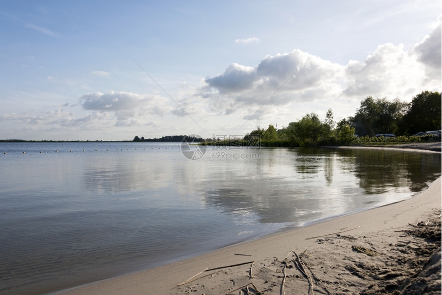 地平线门户14湖中含沙的努尔德瑙草图片