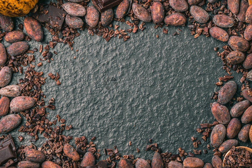 黑巧克力粉碎和可豆最高风景佳糖果豆子图片