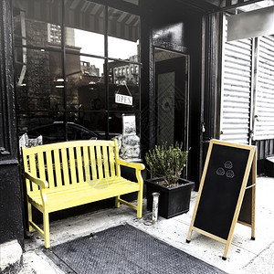 一种纽约咖啡店外面的黄座新约克高清图片