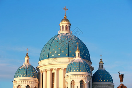 寺庙蓝色的圣彼得堡东正教堂屋顶的风景观图片