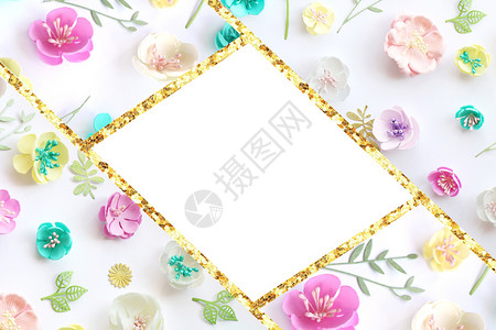 花卉背景和金色线条的拼贴中间是文字空白色的金子为了图片