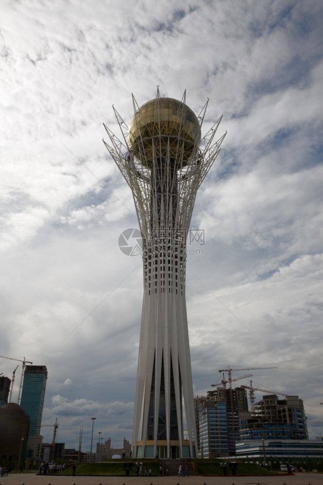 天空Baiterek里程碑哈萨克斯坦首都阿塔纳的象征镇领域图片