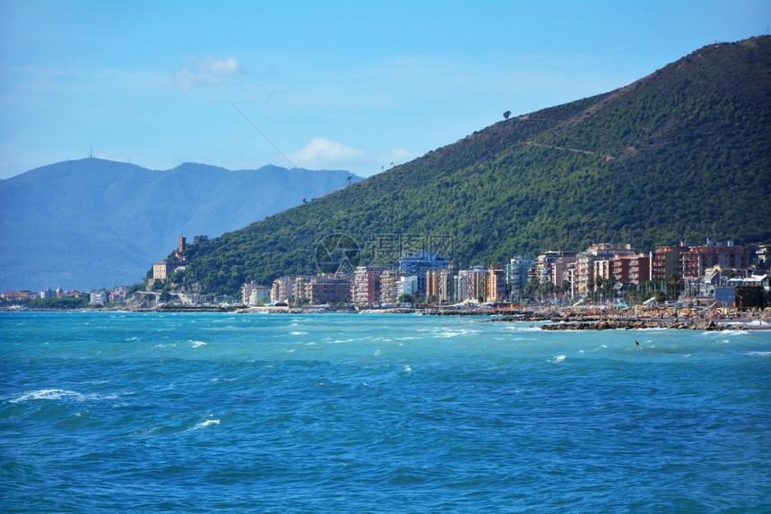 结石海滩洛阿诺镇利古里亚意大地中海岸旅行图片