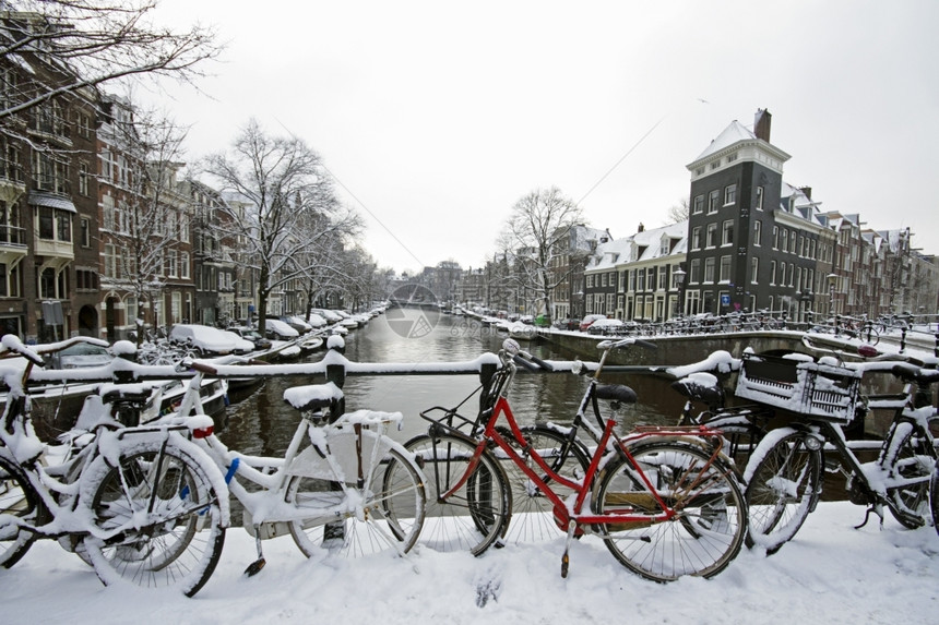 阿姆斯特丹的冬季雪景图片