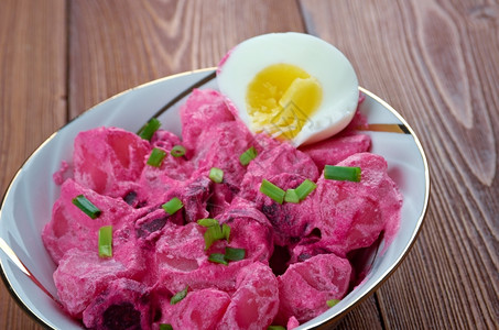 Rosolli芬兰贝特鲁沙拉传统红菜头健康色的背景图片