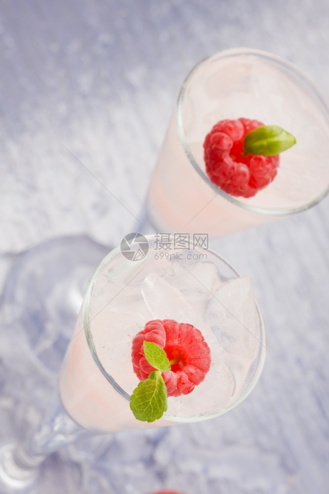 覆盆子山莓的酒图片