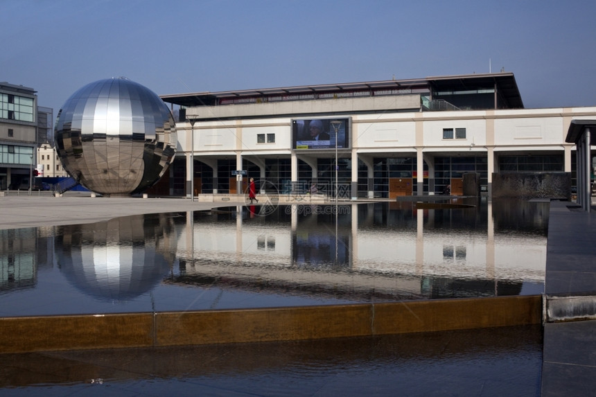 圆形的查看联合王国布里斯托尔市在开发的Bristol的一个水地貌球团结的图片