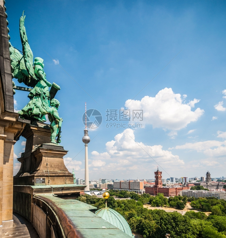 建造城市的历史柏林从中心上空的观望着柏林图片