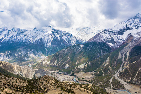 喜马拉雅山谷美景图片