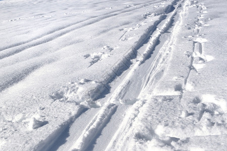 滑雪轨迹图片
