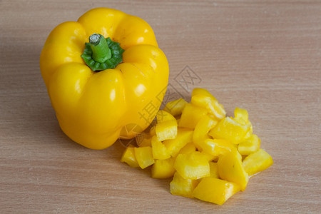 黄色的甜椒图片