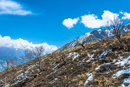 喜马拉雅山间景象图片