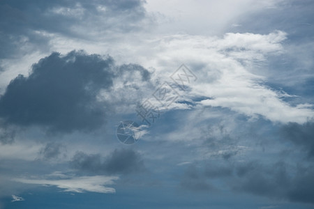 阴天的云图片