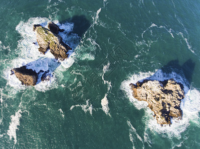 西班牙坎塔布里亚库奇海波浪锥体图片