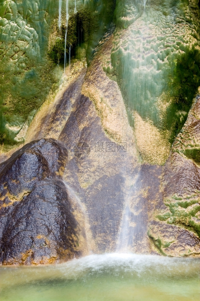 水维拉埃斯库萨西班牙坎塔布里亚州比利埃斯库萨德布罗瀑景观图片