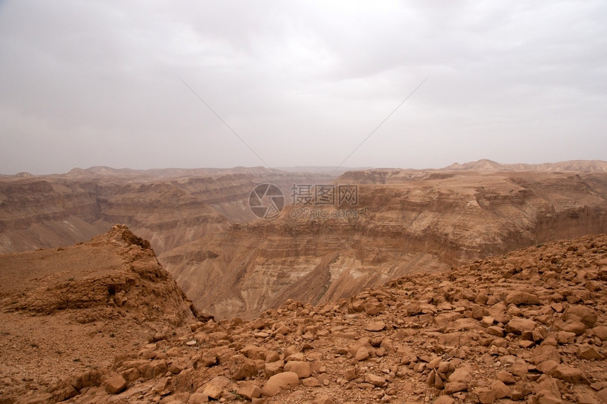 远足以色列的石头沙漠地貌结峡谷图片