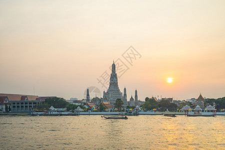 寺庙阿伦佛教徒曼谷WatArun寺和泰国曼谷ChaoPhraya河图片