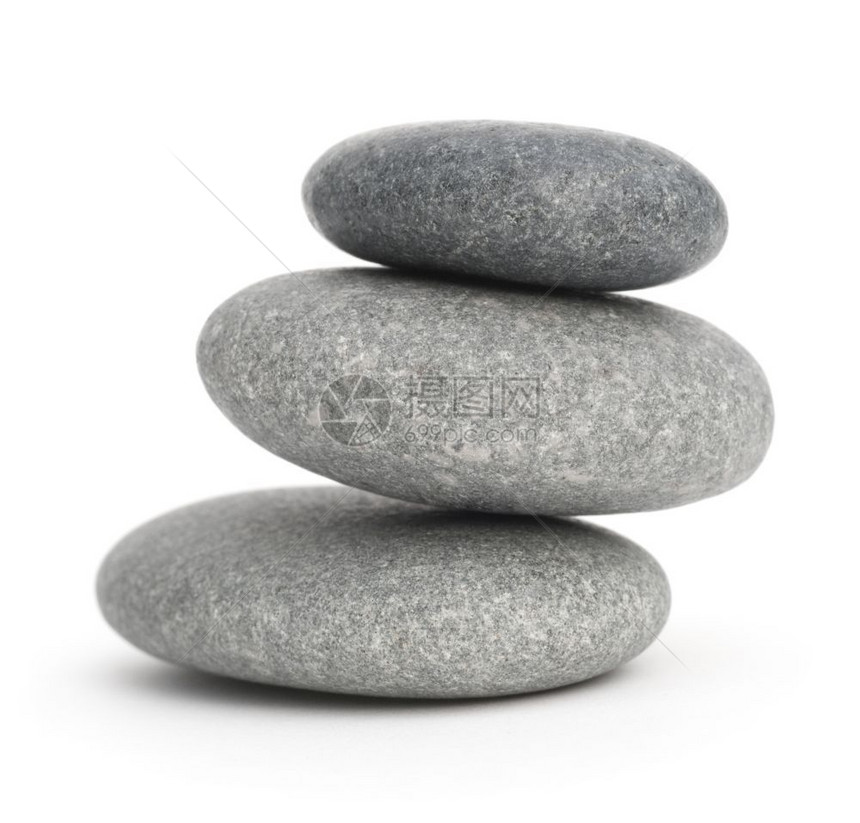 每个稳定堆叠的三块石头在一起三个石头堆在白色背景的石头堆上岩积起来图片