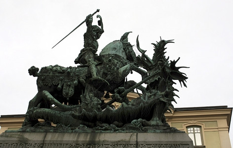 代表城市象征的古老雕塑赢得龙王的骑士韩元谁拥有背景图片