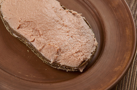 熏制羊肉Fleskepolse挪威用于面包的肉盘完全来自猪肉关闭香肠图片
