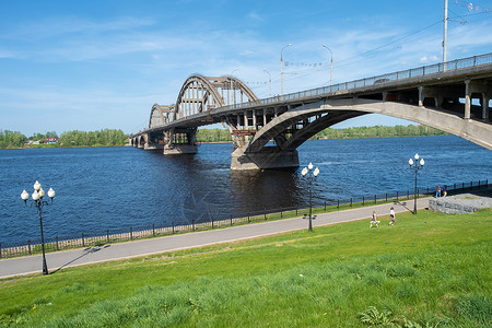 俄罗斯雅拉夫尔地区雷宾斯克市伏尔加河大桥图片