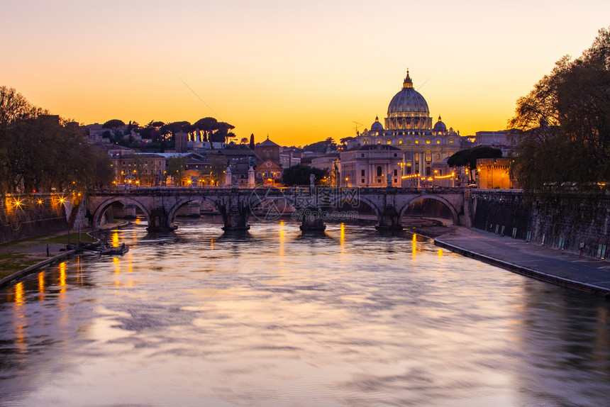 意大罗马提贝尔河的暮光之景图片