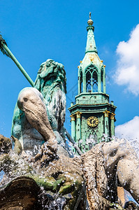 柏林奈丁喷泉的内苯布罗宁部分老的海王星建造图片