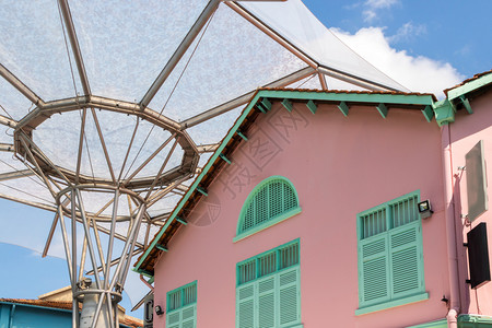 东娱乐建筑学粉红大有可盖的雨伞新加坡ClarkeQuay图片