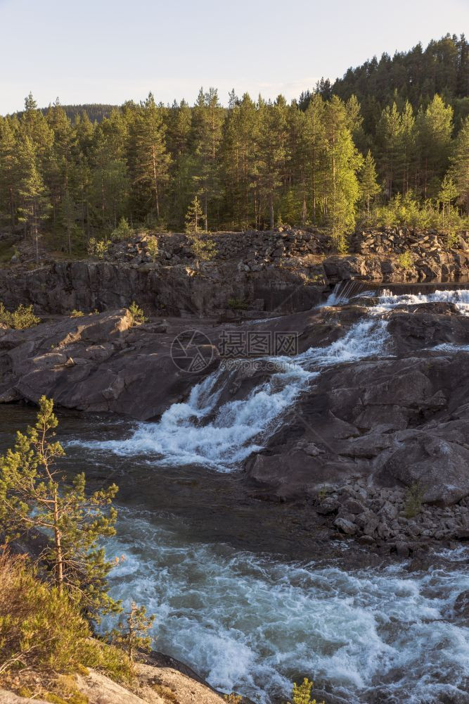 约吞海宁公园附近北面的瀑布挪威石头门户14图片