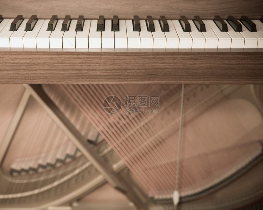 开前盖的钢琴艺术声学正面图片