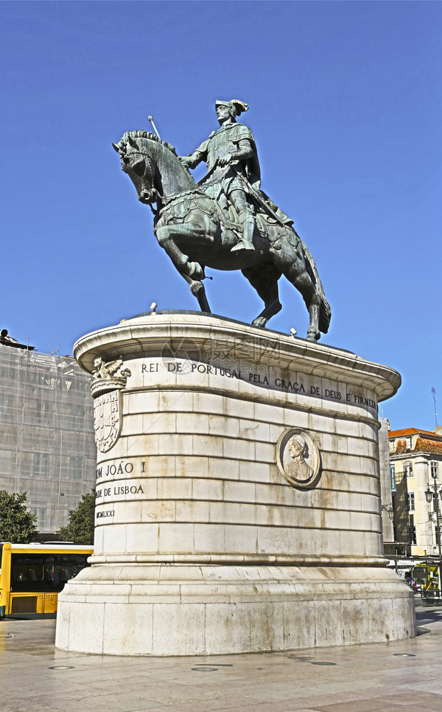 若昂奖章革命位于葡萄牙里斯本Figueira广场的多姆若奥一国王的马术雕像图片