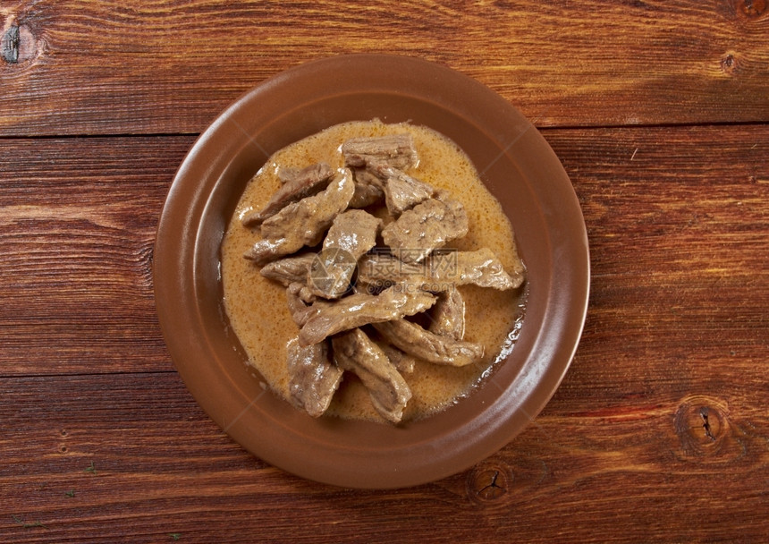 午餐盘子BeefStroganoff关闭式农场舍厨房食物图片