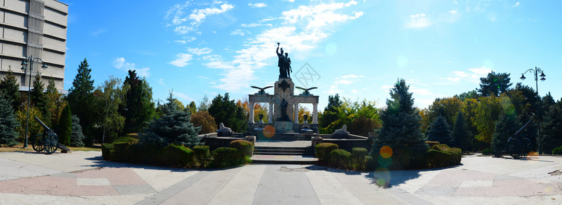 雕像英雄的罗马尼亚纪念碑英雄标志地全景卓贝塔旅行图片