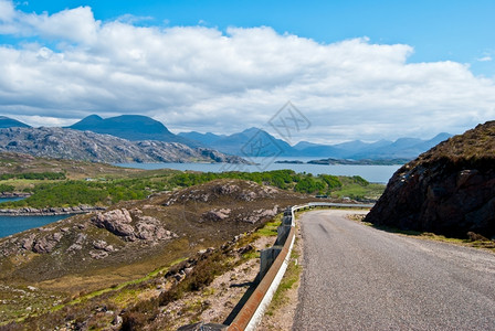 苏格兰中部美丽的乡村风景苏格兰的美丽景色在苏格兰的中心宁静海夏天图片