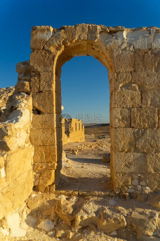 旅游古老的在以色列为荒漠公园的废墟和历史进行度假沙漠图片
