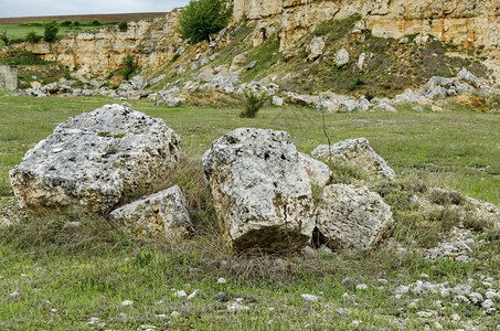 保加利亚卢多戈里Lododogoriie关于实地沉积巨石的一般观点格拉斯场地黄色的背景图片