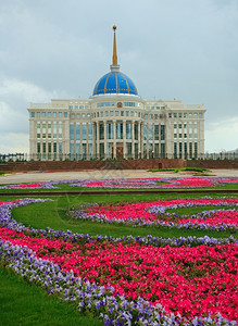 哈萨克斯坦总统府阿斯塔纳哈萨克坦著名的外部地标图片