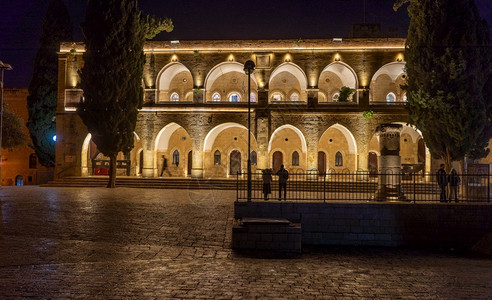 夜晚行在古老城市的阴暗街道上旅行耶路撒冷图片