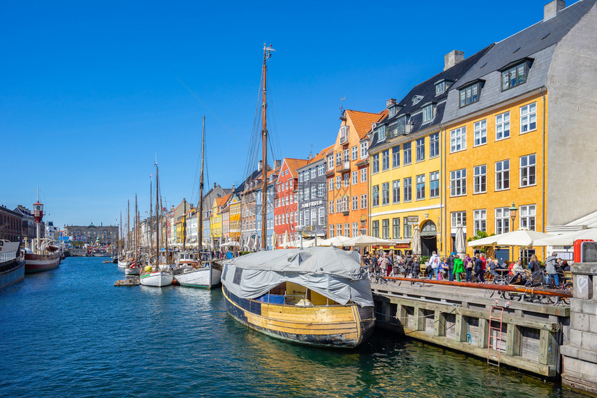 丹麦哥本哈根市多彩建筑风光图片