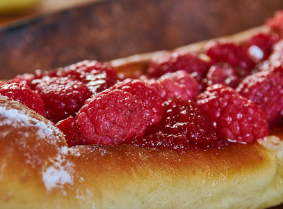 山莓口味的面包图片