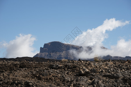 远眺西班牙西班牙火山的火山口图片