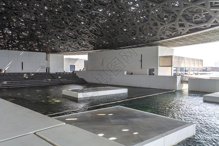 阿联酋Louvre阿布扎比博物馆网顶下水生两栖剧院的视图阿联酋航空波斯语背景图片