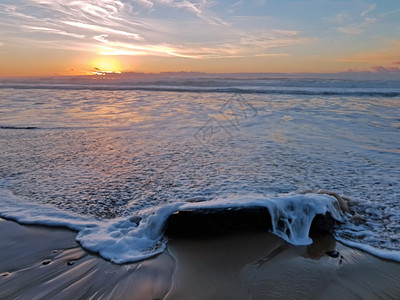 海边的美丽黄昏日落图片