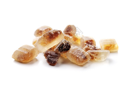 Candi甘蔗水晶体岩石糖用自然阴影隔离在白色上甜味剂脯坎迪图片
