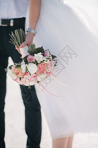 新娘新郎手中的花束背景图片