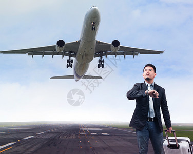 男人飞机场运输生意人和飞机起图片
