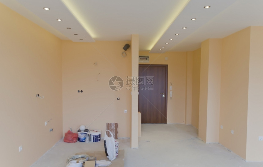 建造使用现代LED照明灯翻新漆的房间外观建筑学内部的图片