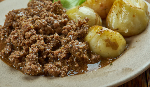 野兔美食百万bof丹麦配土豆的牛肉盘地面图片