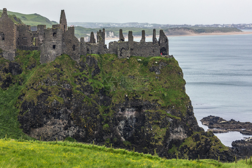 DunluceCastle13世纪初的中城堡废墟在北爱尔兰Antrim县13日旅游早期的图片